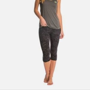 The North Face Women's Gray Camo Capri Compression Running leggins XS